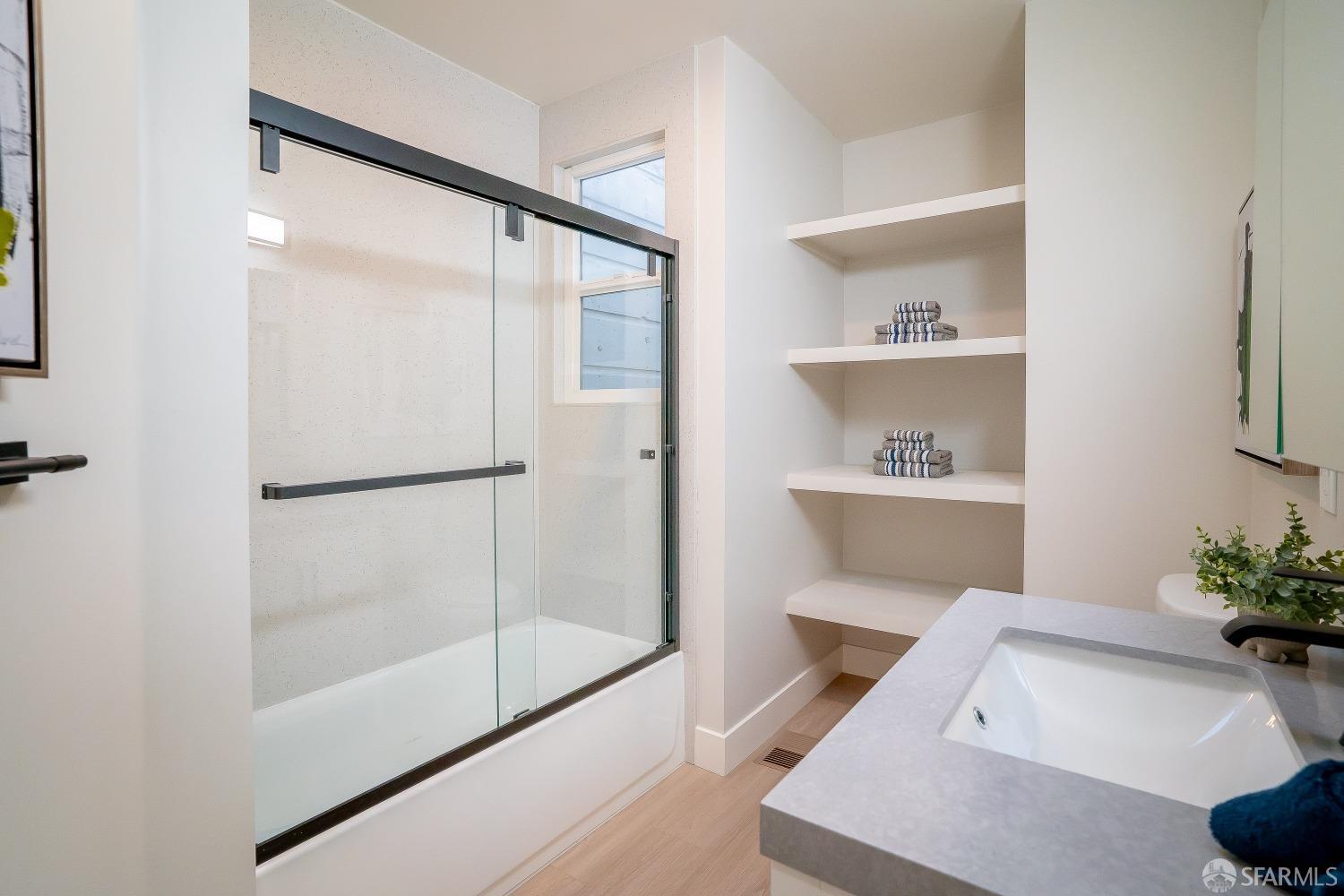 Detail Gallery Image 6 of 17 For 220 St Charles Ave, San Francisco,  CA 94132 - 4 Beds | 2 Baths