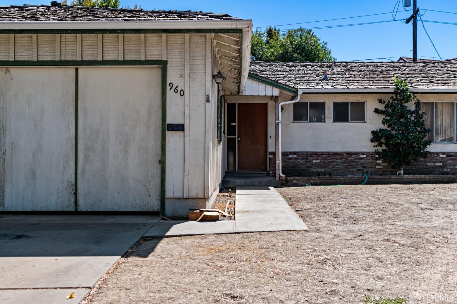 Detail Gallery Image 4 of 38 For 960 Heatherstone Ave, Sunnyvale,  CA 94087 - 3 Beds | 2 Baths