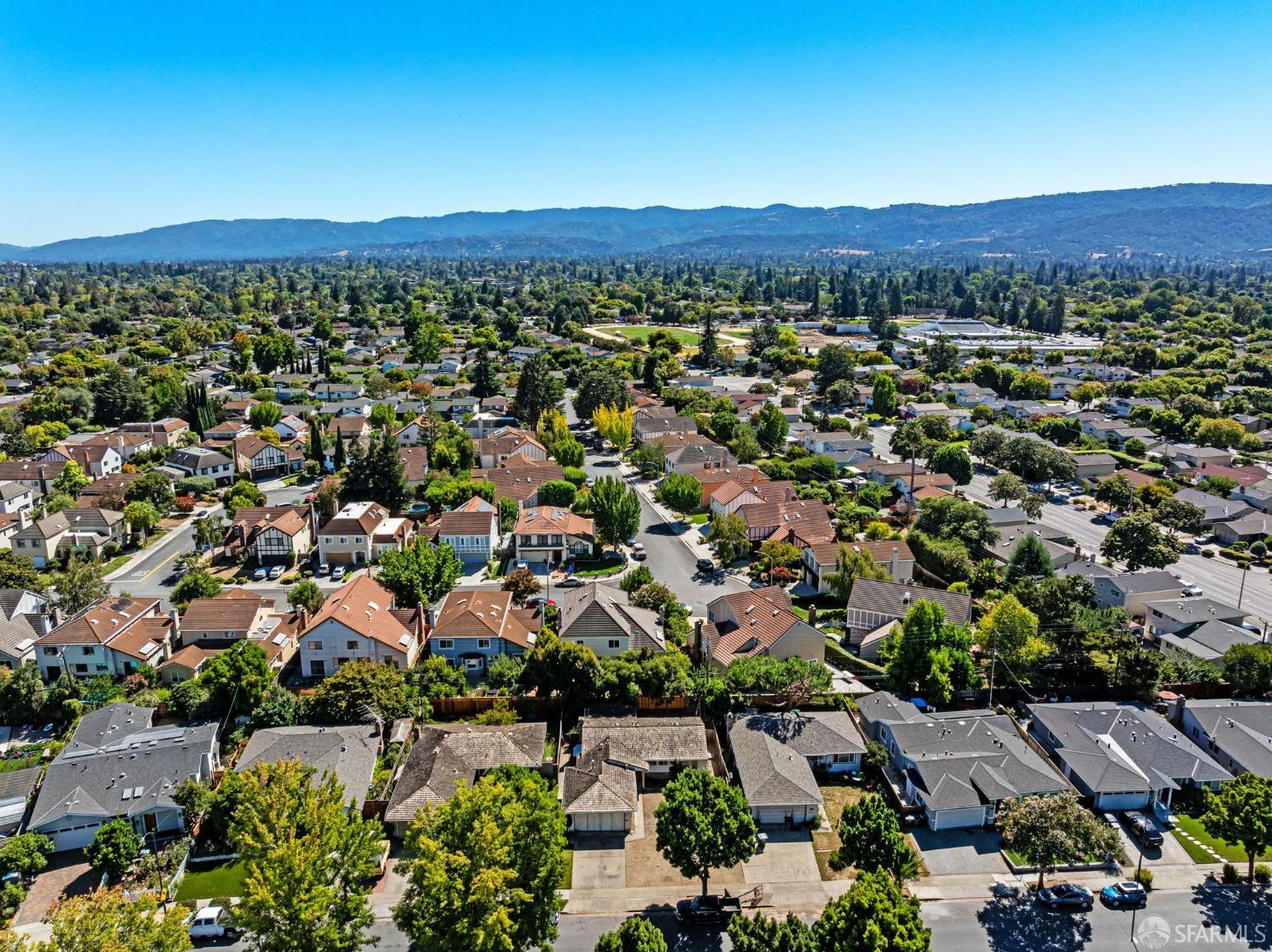 Detail Gallery Image 37 of 38 For 960 Heatherstone Ave, Sunnyvale,  CA 94087 - 3 Beds | 2 Baths