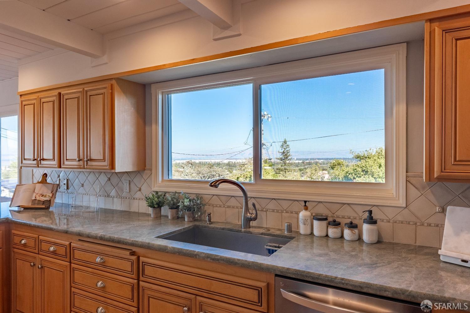 Detail Gallery Image 2 of 45 For 10 Granite Ct, San Carlos,  CA 94070 - 3 Beds | 2 Baths