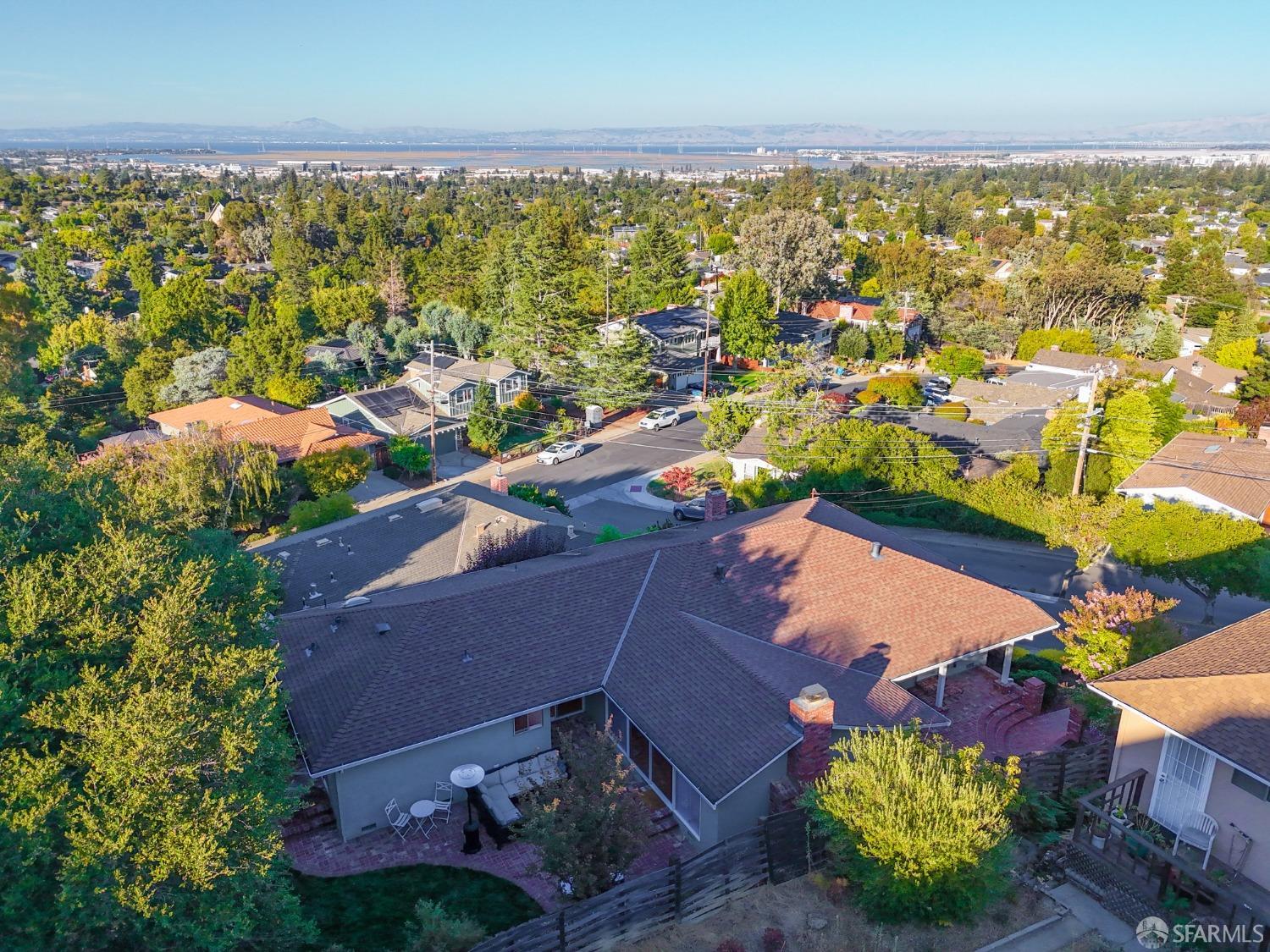 Detail Gallery Image 38 of 45 For 10 Granite Ct, San Carlos,  CA 94070 - 3 Beds | 2 Baths