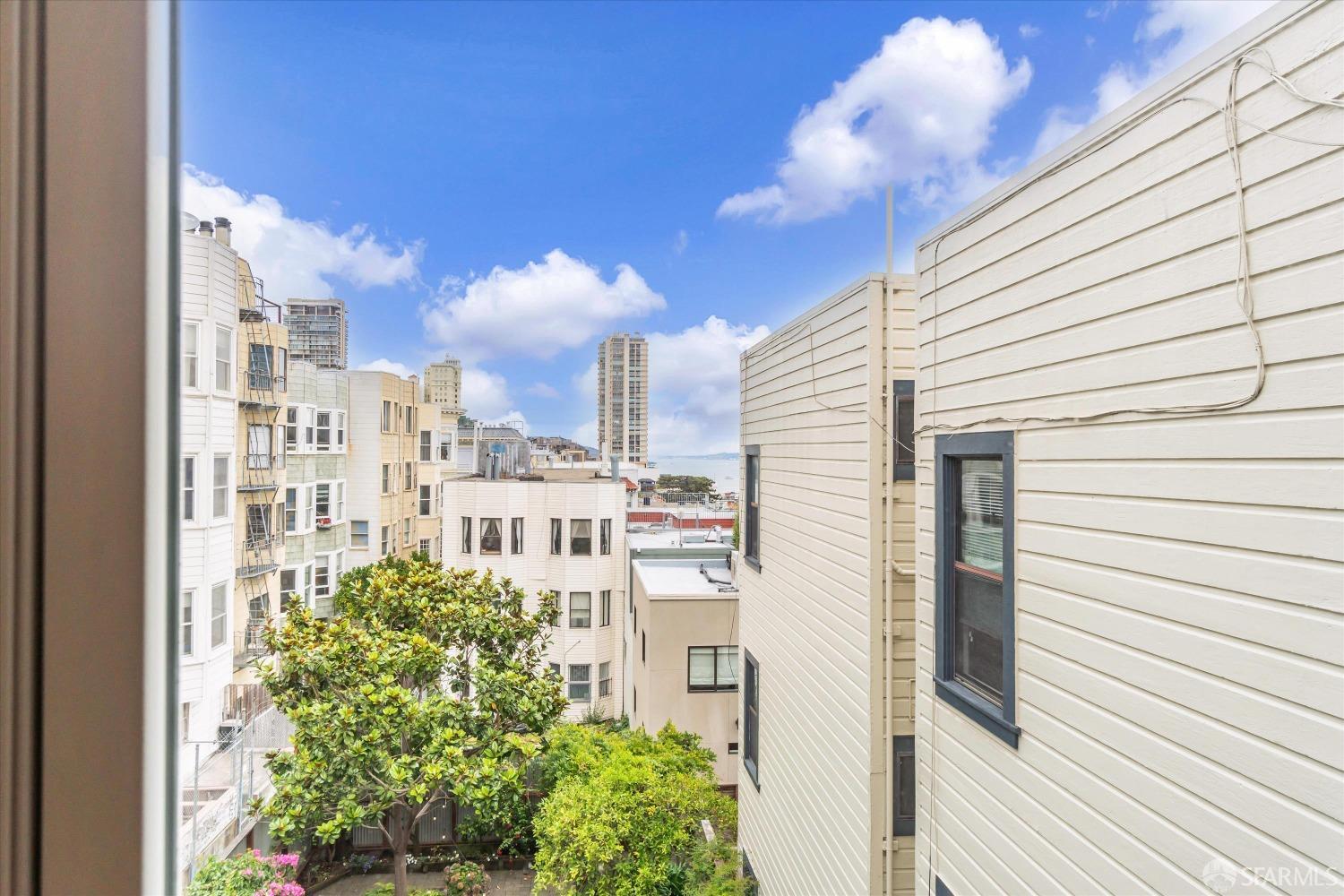 Detail Gallery Image 23 of 35 For 1164 Clay St, San Francisco,  CA 94108 - 5 Beds | 2 Baths