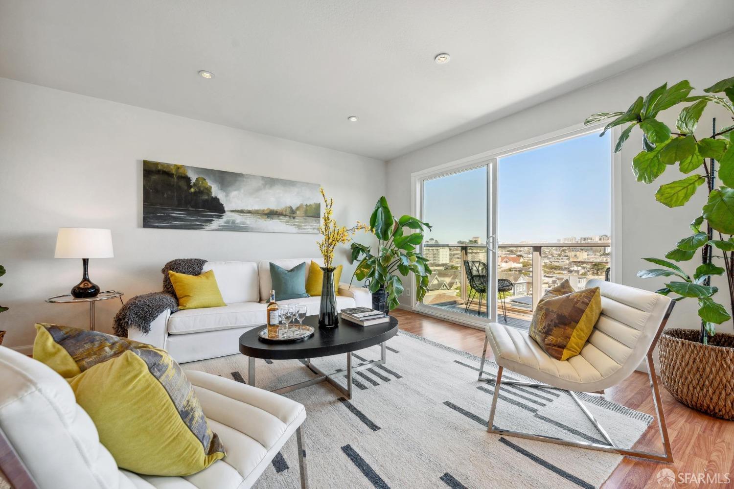 Detail Gallery Image 6 of 37 For 720 Presidio Ave #302,  San Francisco,  CA 94115 - 2 Beds | 2 Baths