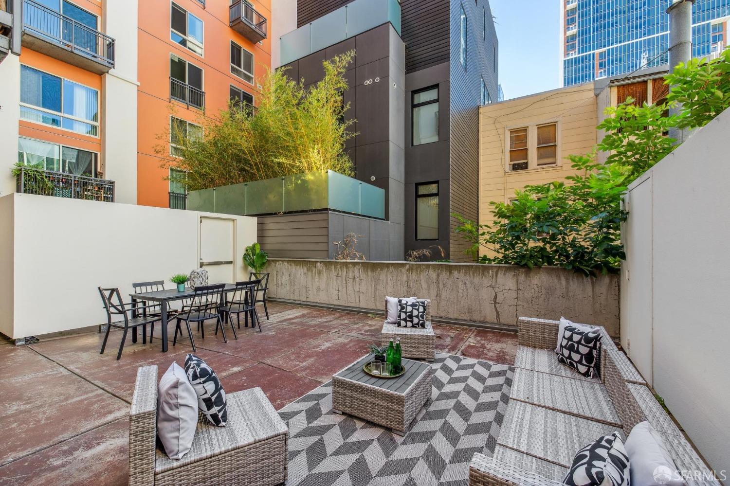 Detail Gallery Image 2 of 32 For 50 Lansing St #105,  San Francisco,  CA 94105 - 2 Beds | 2 Baths