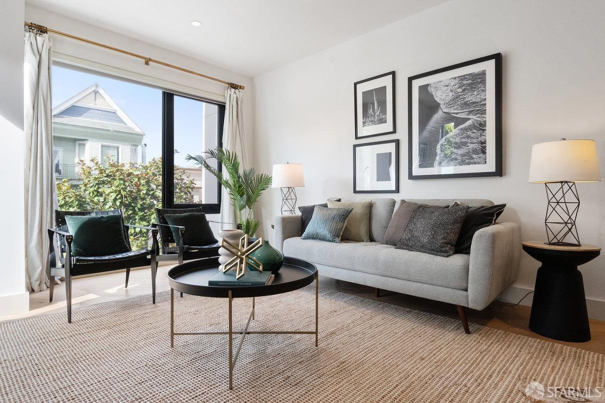 Detail Gallery Image 1 of 43 For 2200 Market St #205,  San Francisco,  CA 94114 - 2 Beds | 2 Baths