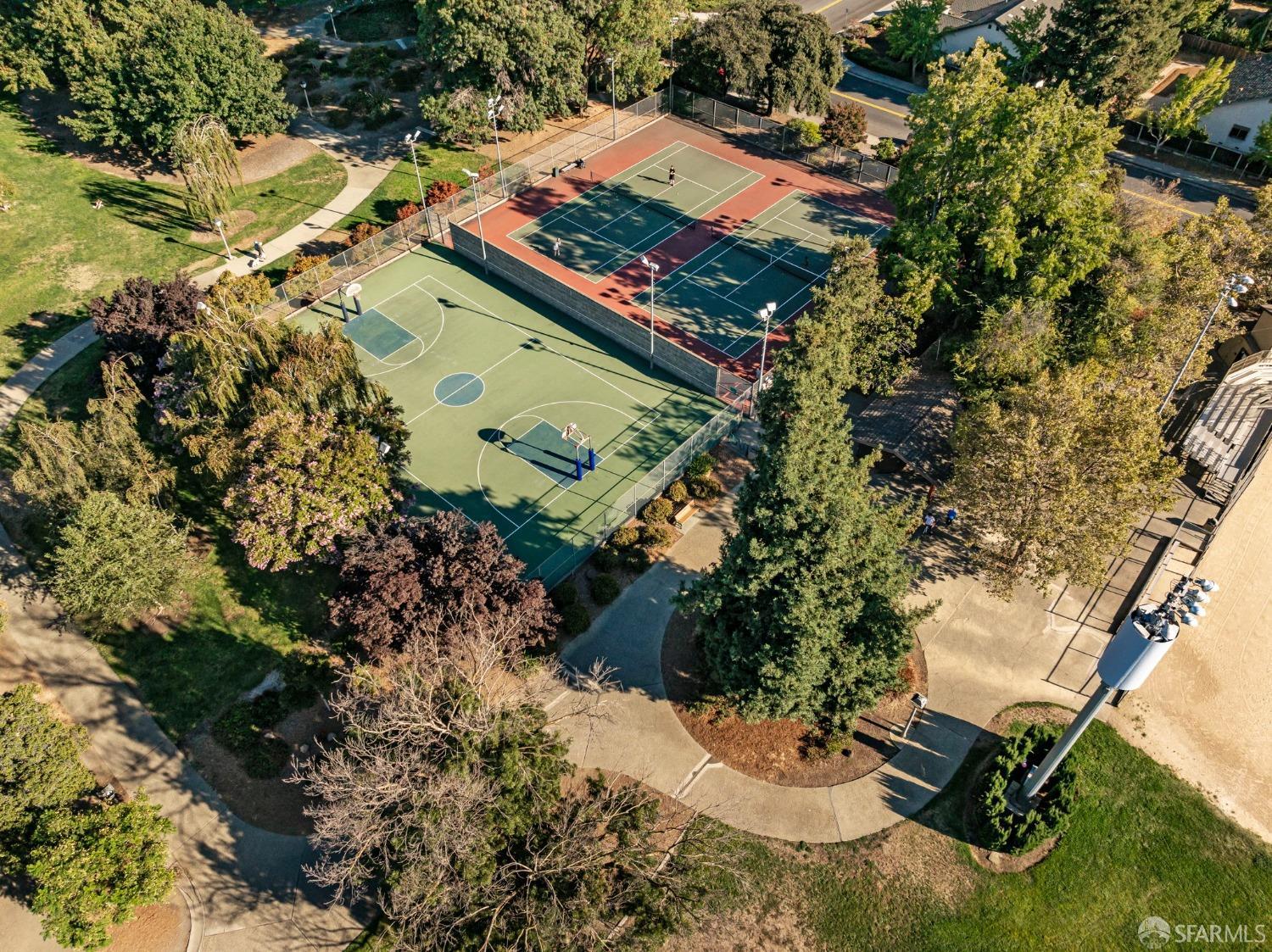 Detail Gallery Image 29 of 38 For 960 Heatherstone Ave, Sunnyvale,  CA 94087 - 3 Beds | 2 Baths