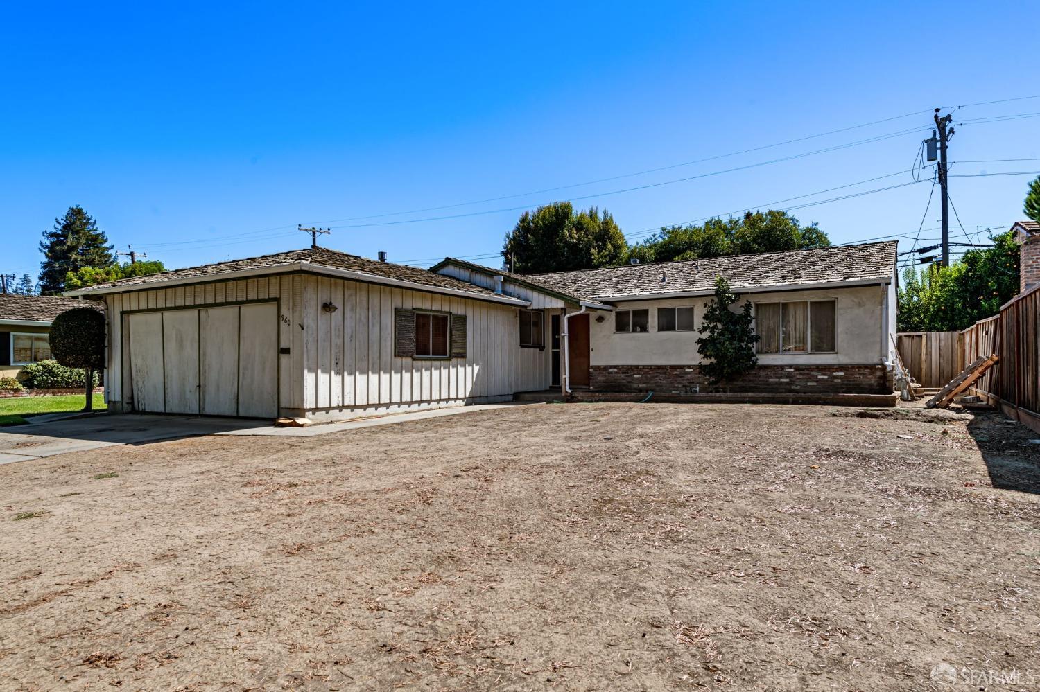 Detail Gallery Image 3 of 38 For 960 Heatherstone Ave, Sunnyvale,  CA 94087 - 3 Beds | 2 Baths