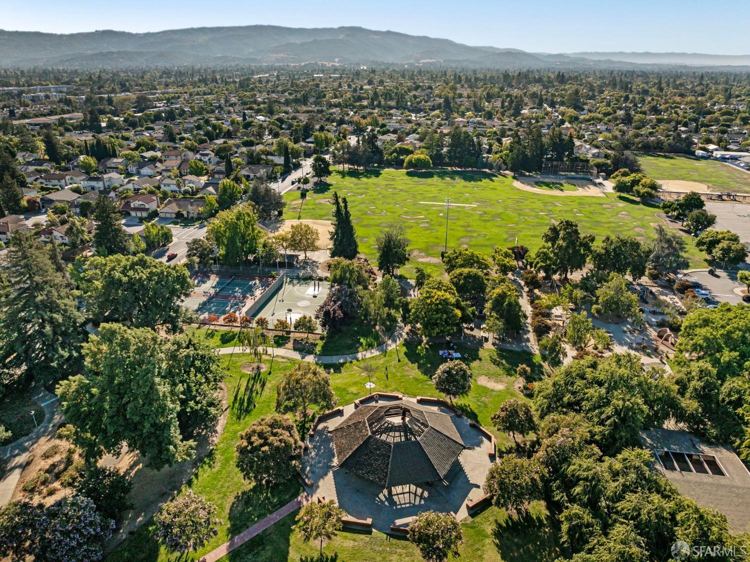 Detail Gallery Image 25 of 38 For 960 Heatherstone Ave, Sunnyvale,  CA 94087 - 3 Beds | 2 Baths