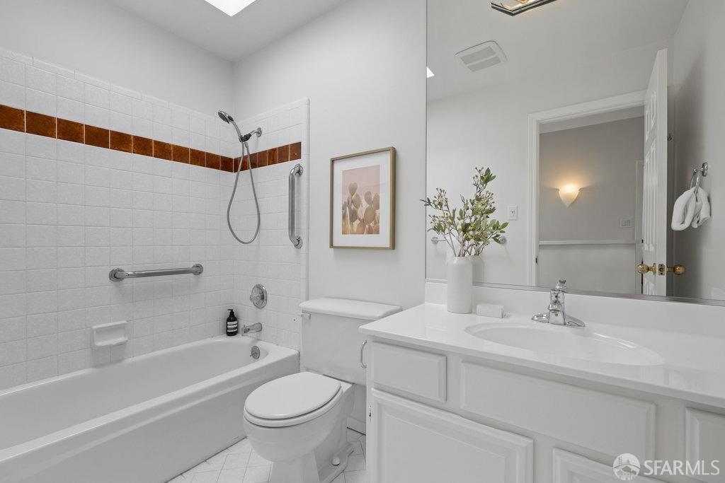 Detail Gallery Image 46 of 67 For 222 Parnassus Ave #G,  San Francisco,  CA 94117 - 3 Beds | 2/1 Baths