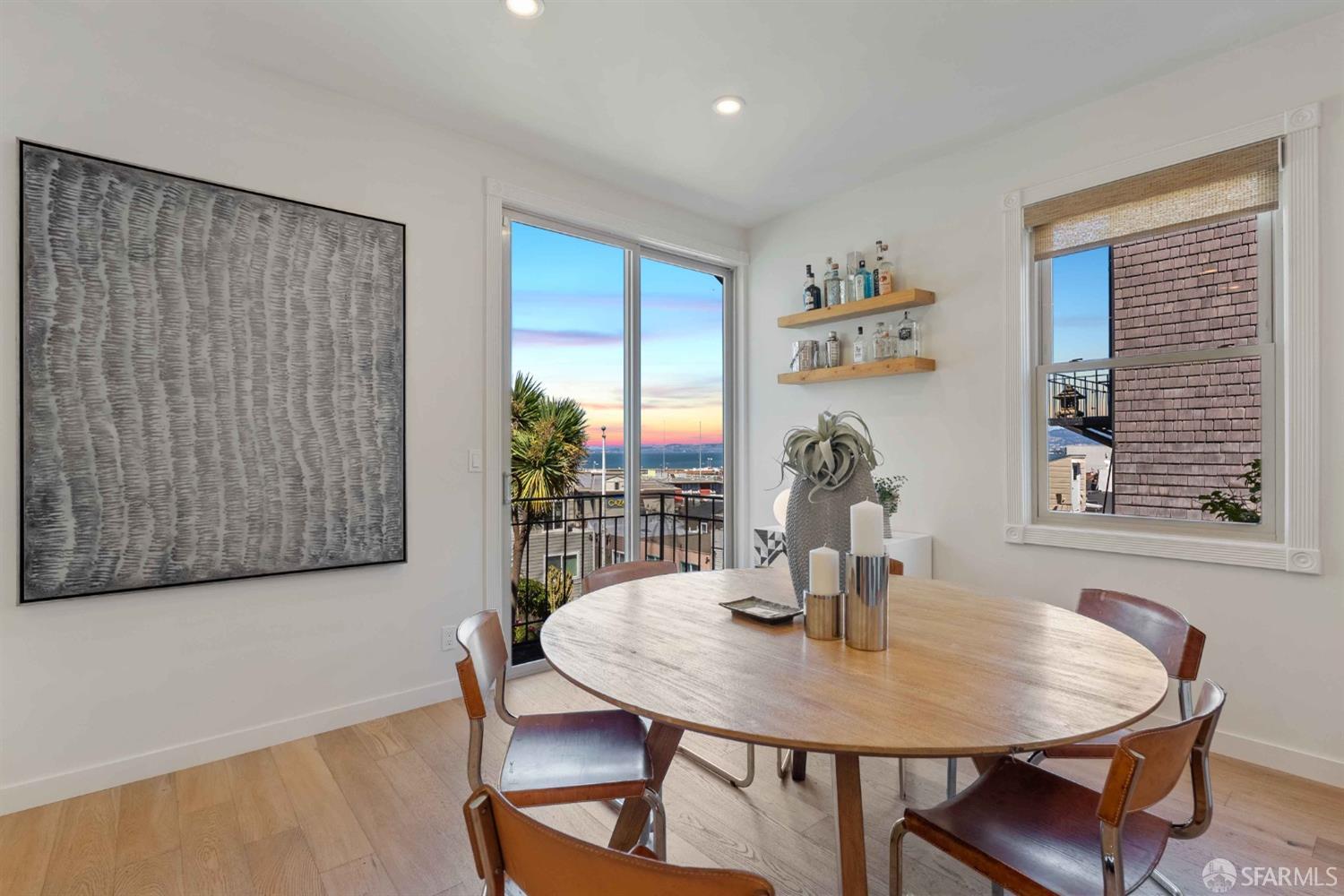 Detail Gallery Image 4 of 48 For 734 Bay St #B,  San Francisco,  CA 94109 - 2 Beds | 2 Baths