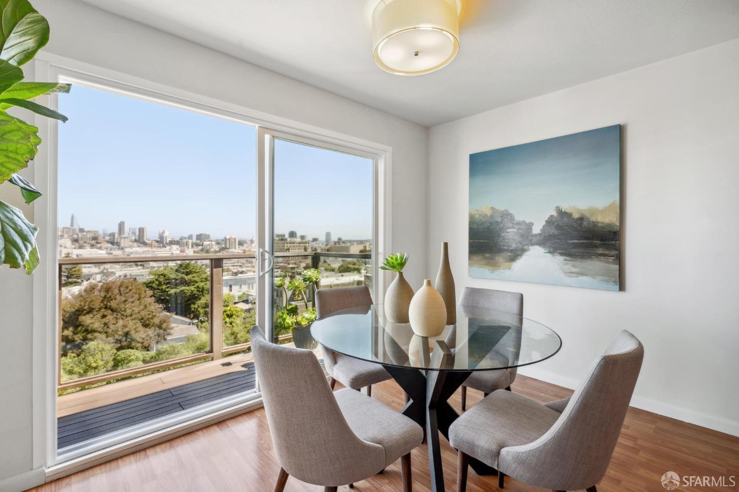 Detail Gallery Image 2 of 37 For 720 Presidio Ave #302,  San Francisco,  CA 94115 - 2 Beds | 2 Baths