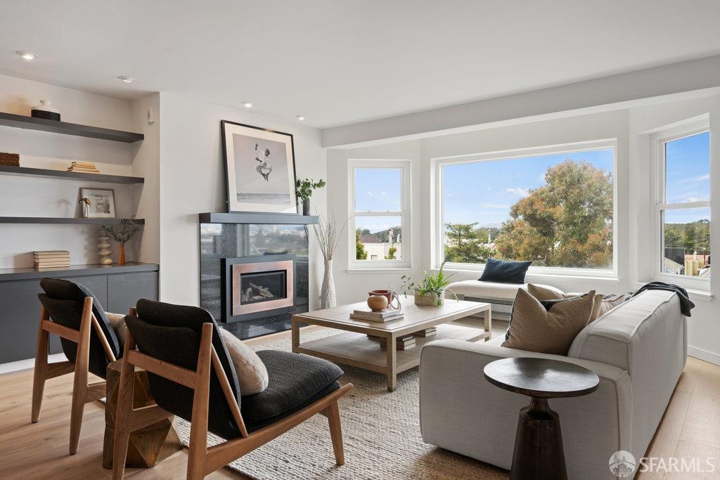 Detail Gallery Image 3 of 67 For 222 Parnassus Ave #G,  San Francisco,  CA 94117 - 3 Beds | 2/1 Baths