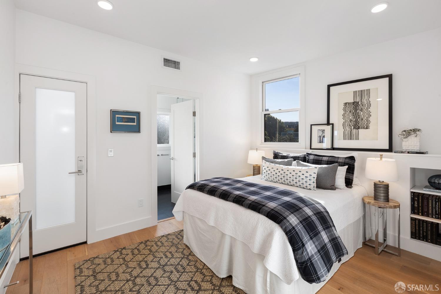 Detail Gallery Image 11 of 24 For 3301 Cesar Chavez St 3301a,  San Francisco,  CA 94110 - 2 Beds | 2 Baths