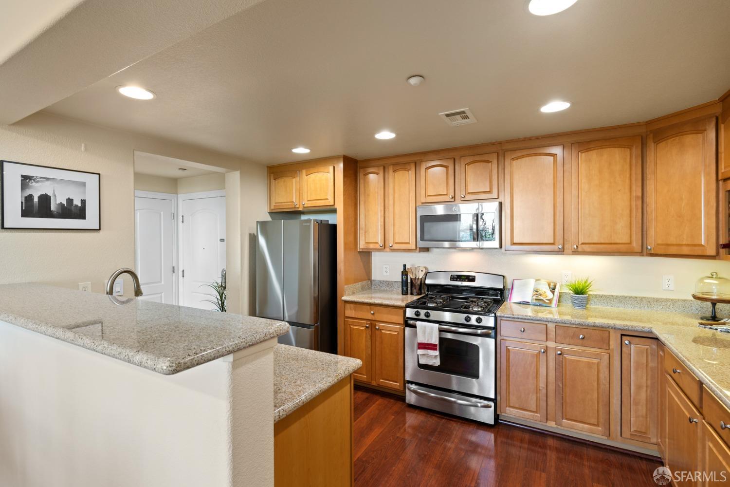 Detail Gallery Image 5 of 43 For 2250 Gellert Blvd #2304,  South San Francisco,  CA 94080 - 3 Beds | 2 Baths