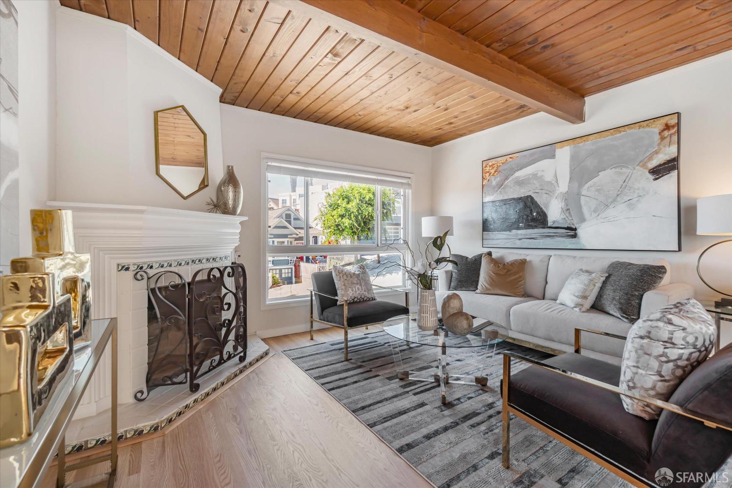 Detail Gallery Image 8 of 69 For 1369 Goettingen St, San Francisco,  CA 94134 - 3 Beds | 2 Baths