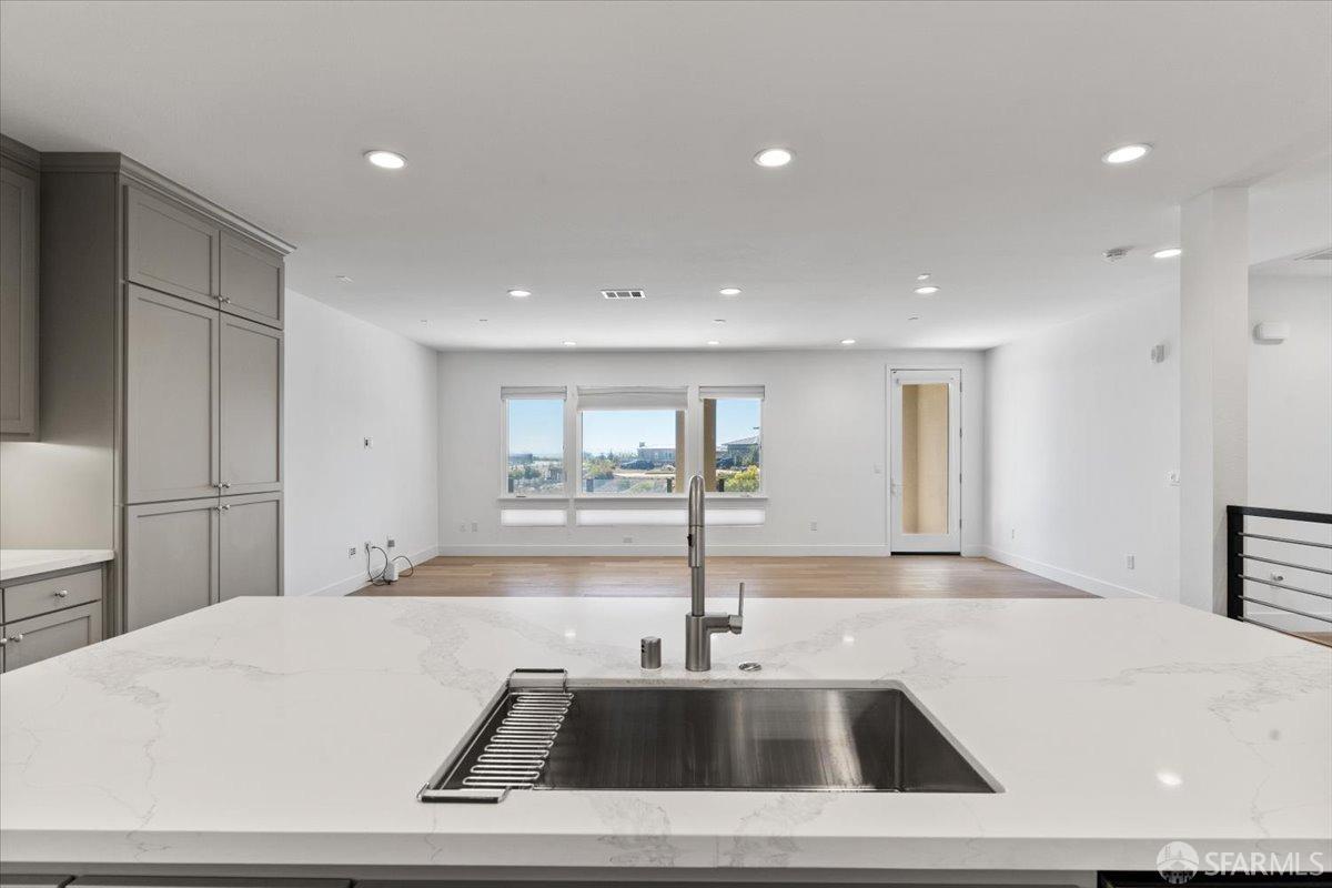 Detail Gallery Image 26 of 76 For 8 Island View Dr, Richmond,  CA 94801 - 2 Beds | 2/1 Baths