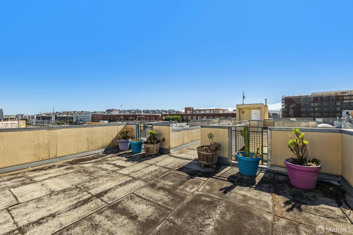 Detail Gallery Image 36 of 44 For 161 Gilbert St #8,  San Francisco,  CA 94103 - 1 Beds | 1/1 Baths