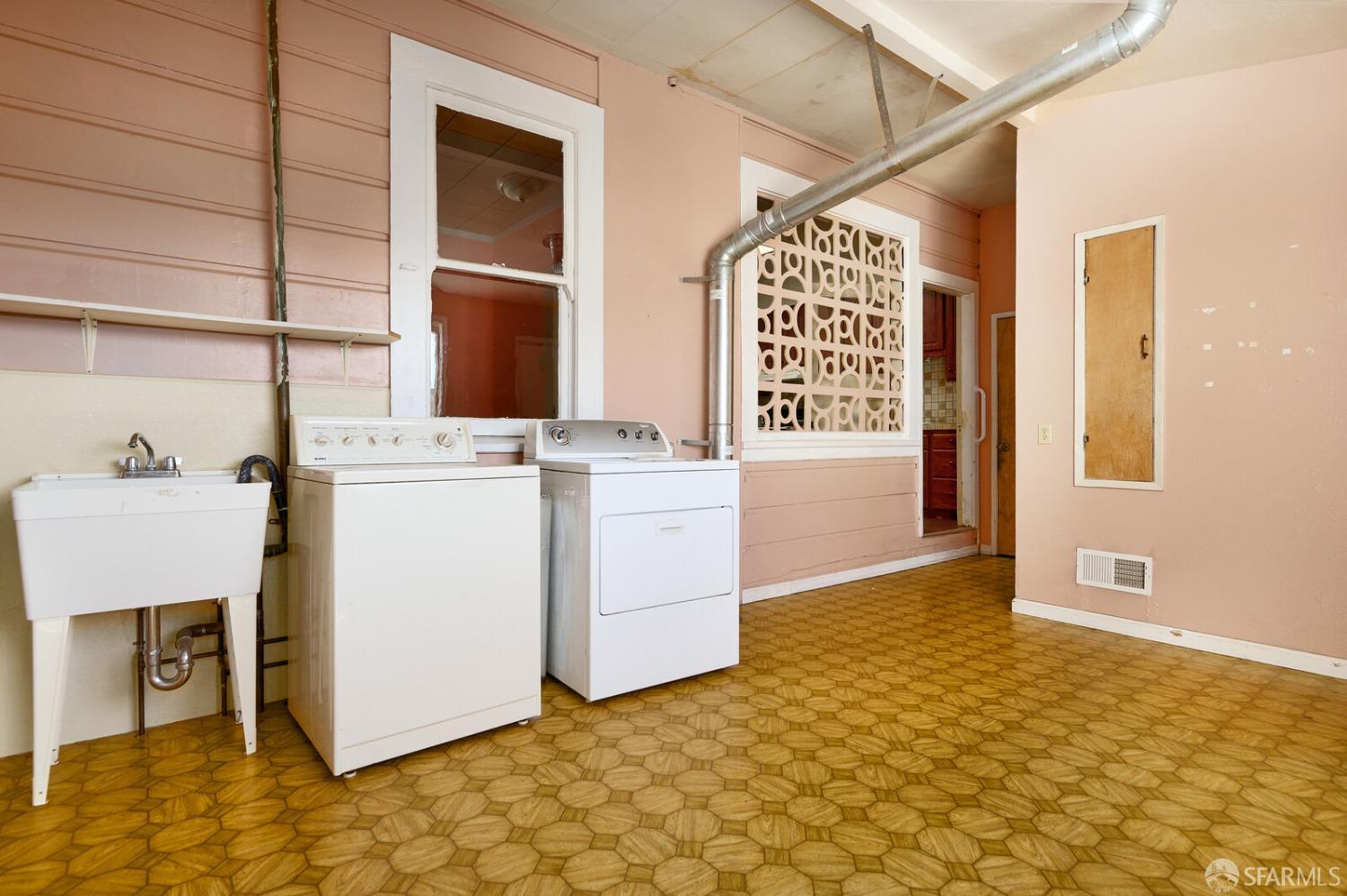 Detail Gallery Image 7 of 14 For 382 Lisbon St, San Francisco,  CA 94112 - 3 Beds | 2 Baths