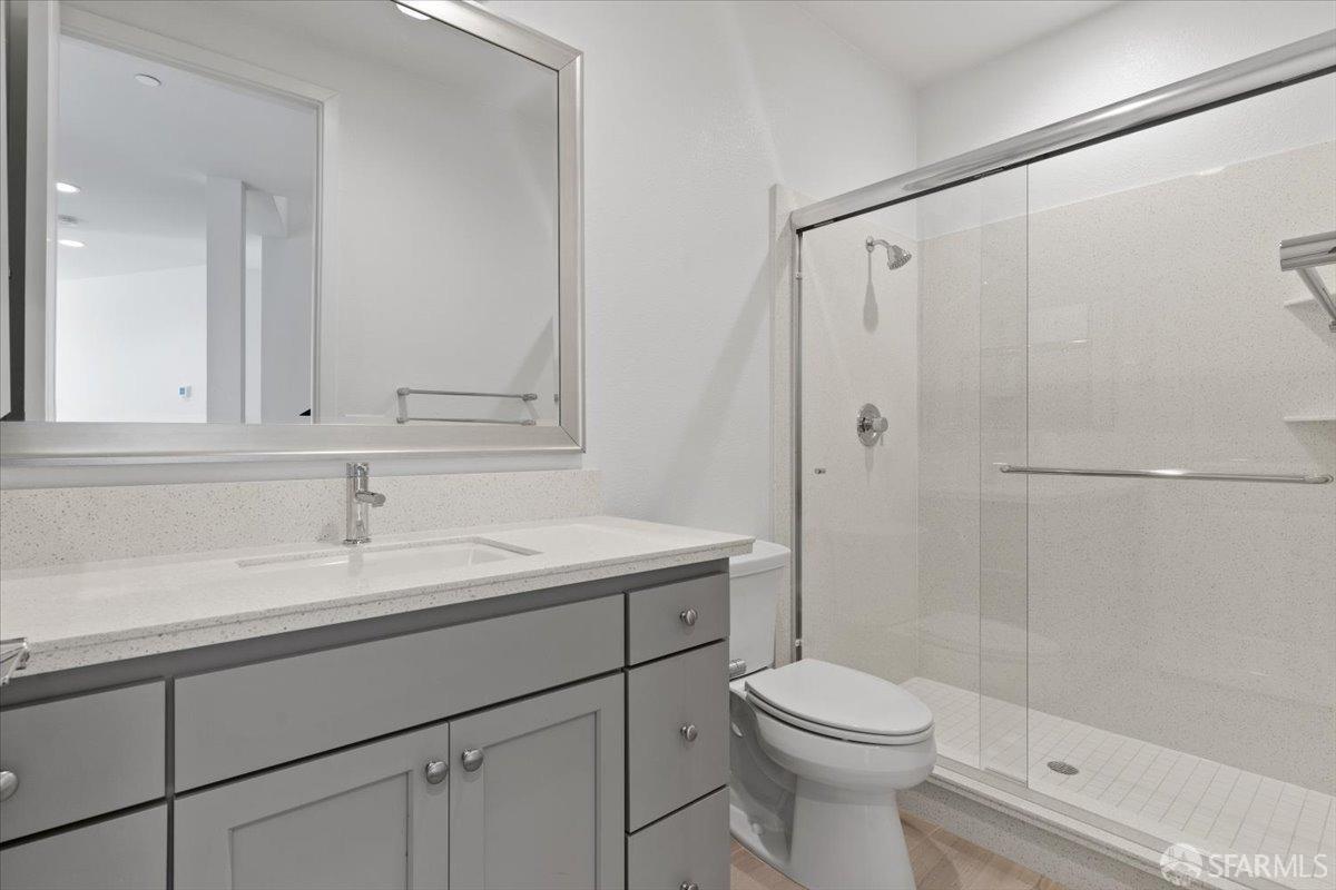 Detail Gallery Image 15 of 76 For 8 Island View Dr, Richmond,  CA 94801 - 2 Beds | 2/1 Baths