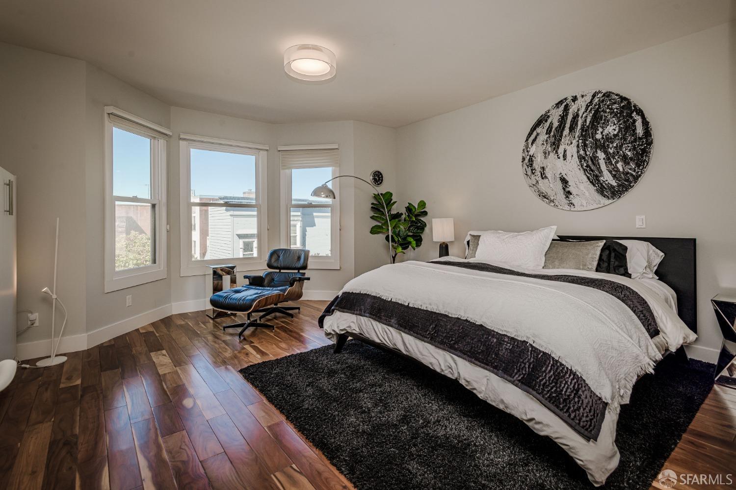 Detail Gallery Image 9 of 26 For 1554 Jones St, San Francisco,  CA 94109 - 2 Beds | 2 Baths