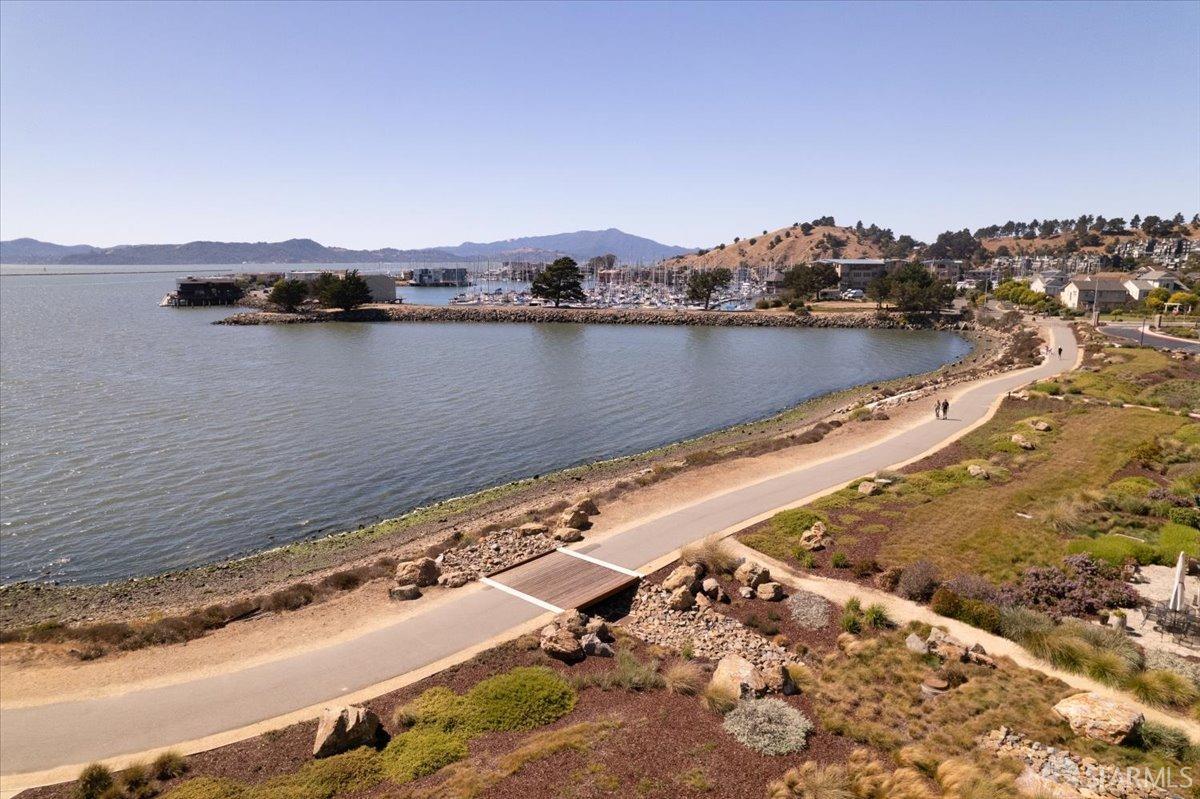 Detail Gallery Image 65 of 76 For 8 Island View Dr, Richmond,  CA 94801 - 2 Beds | 2/1 Baths