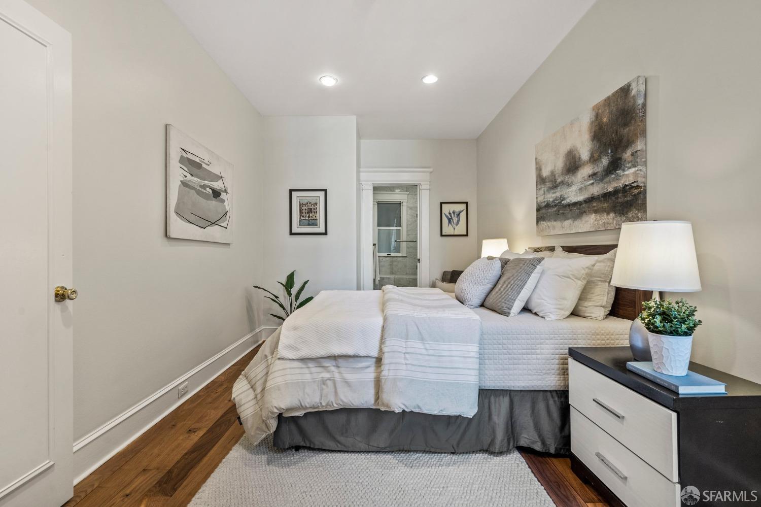 Detail Gallery Image 16 of 36 For 2211 Broderick St #1,  San Francisco,  CA 94115 - 2 Beds | 2 Baths