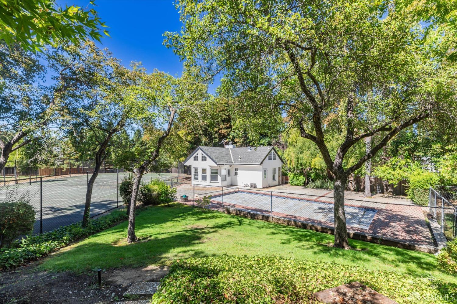 Detail Gallery Image 42 of 67 For 338 Atherton Ave, Atherton,  CA 94027 - 5 Beds | 5/1 Baths