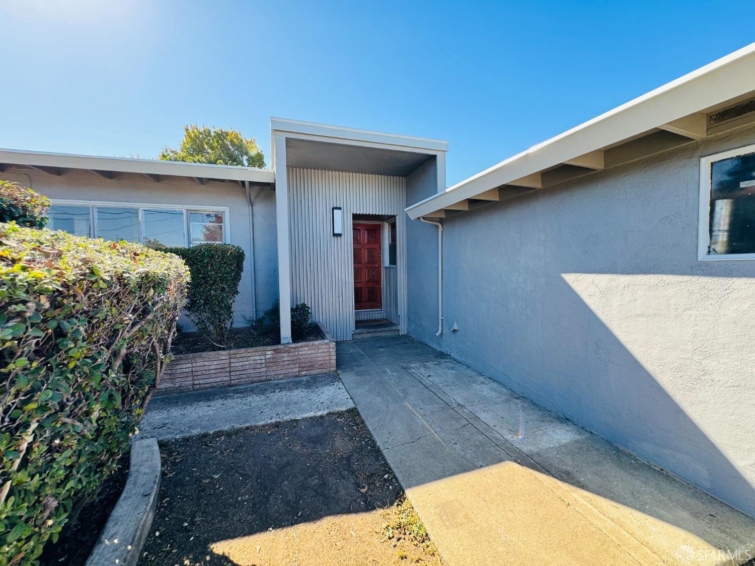 Detail Gallery Image 1 of 19 For 2507 Farrington Way, East Palo Alto,  CA 94303 - 3 Beds | 3 Baths