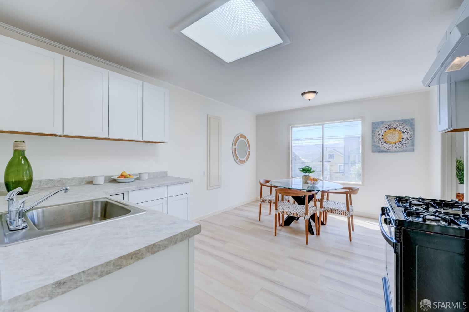 Detail Gallery Image 6 of 40 For 250 Arleta Ave, San Francisco,  CA 94134 - 2 Beds | 1 Baths