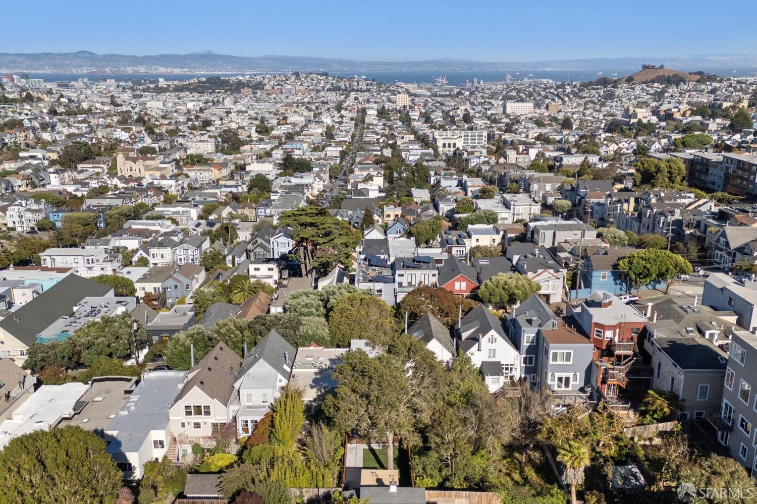 Detail Gallery Image 35 of 37 For 464 Hoffman Ave, San Francisco,  CA 94114 - 3 Beds | 2/1 Baths