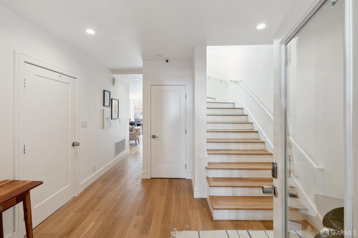 Detail Gallery Image 3 of 37 For 464 Hoffman Ave, San Francisco,  CA 94114 - 3 Beds | 2/1 Baths