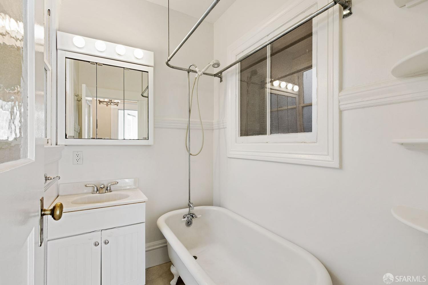 Detail Gallery Image 12 of 16 For 1300 Haight St, San Francisco,  CA 94117 - – Beds | – Baths