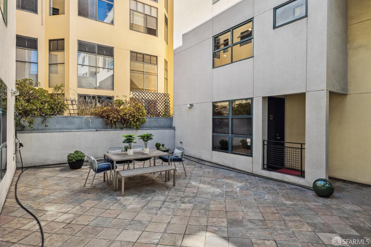 Detail Gallery Image 34 of 44 For 161 Gilbert St #8,  San Francisco,  CA 94103 - 1 Beds | 1/1 Baths