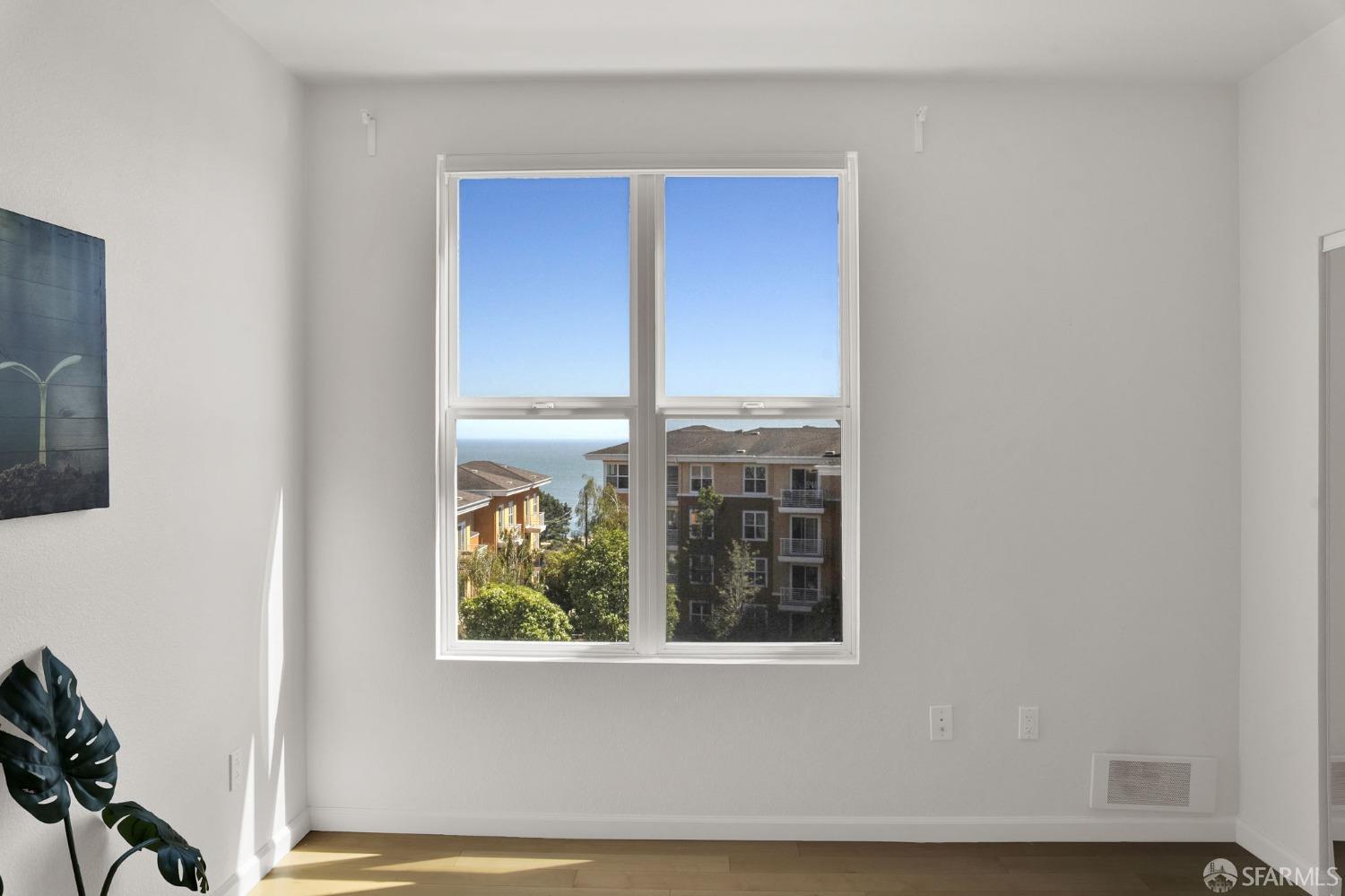 Detail Gallery Image 5 of 64 For 501 Crescent Way #5213,  San Francisco,  CA 94134 - 3 Beds | 2 Baths