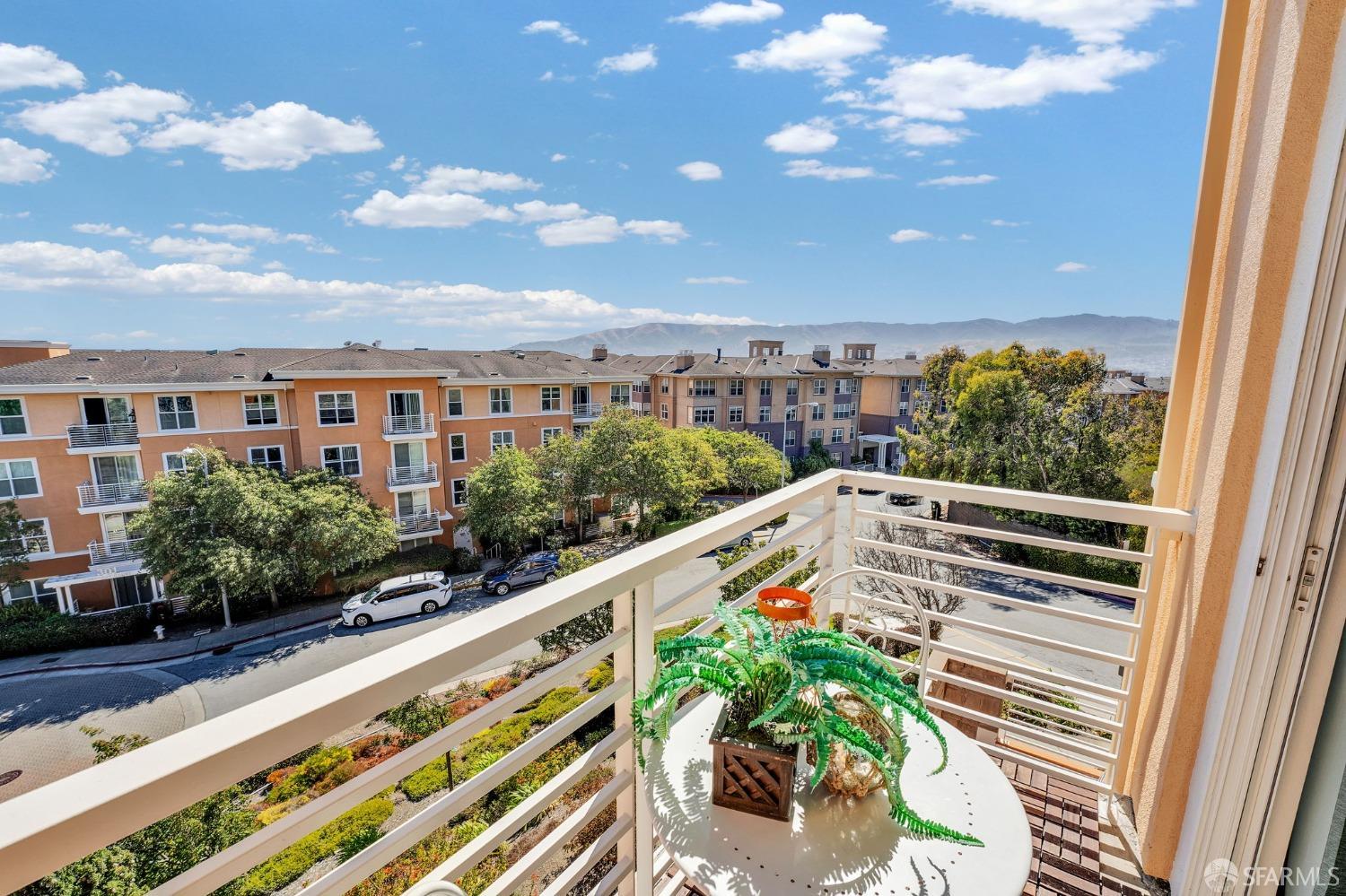 Detail Gallery Image 17 of 64 For 501 Crescent Way #5213,  San Francisco,  CA 94134 - 3 Beds | 2 Baths