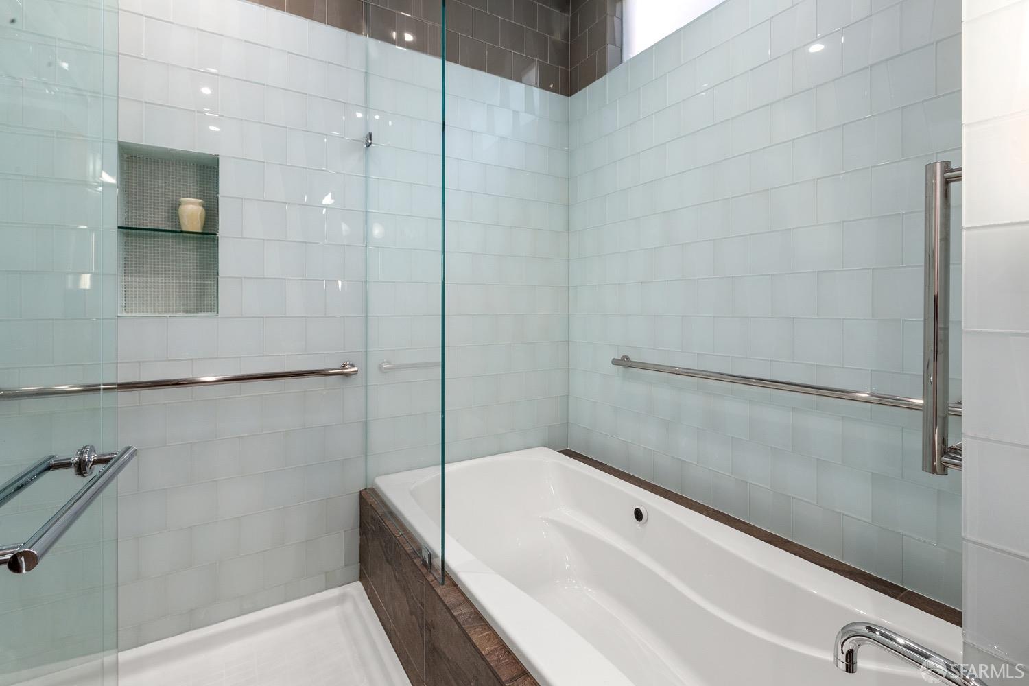 Detail Gallery Image 10 of 72 For 1230 7th Ave, San Francisco,  CA 94122 - 2 Beds | 2/1 Baths