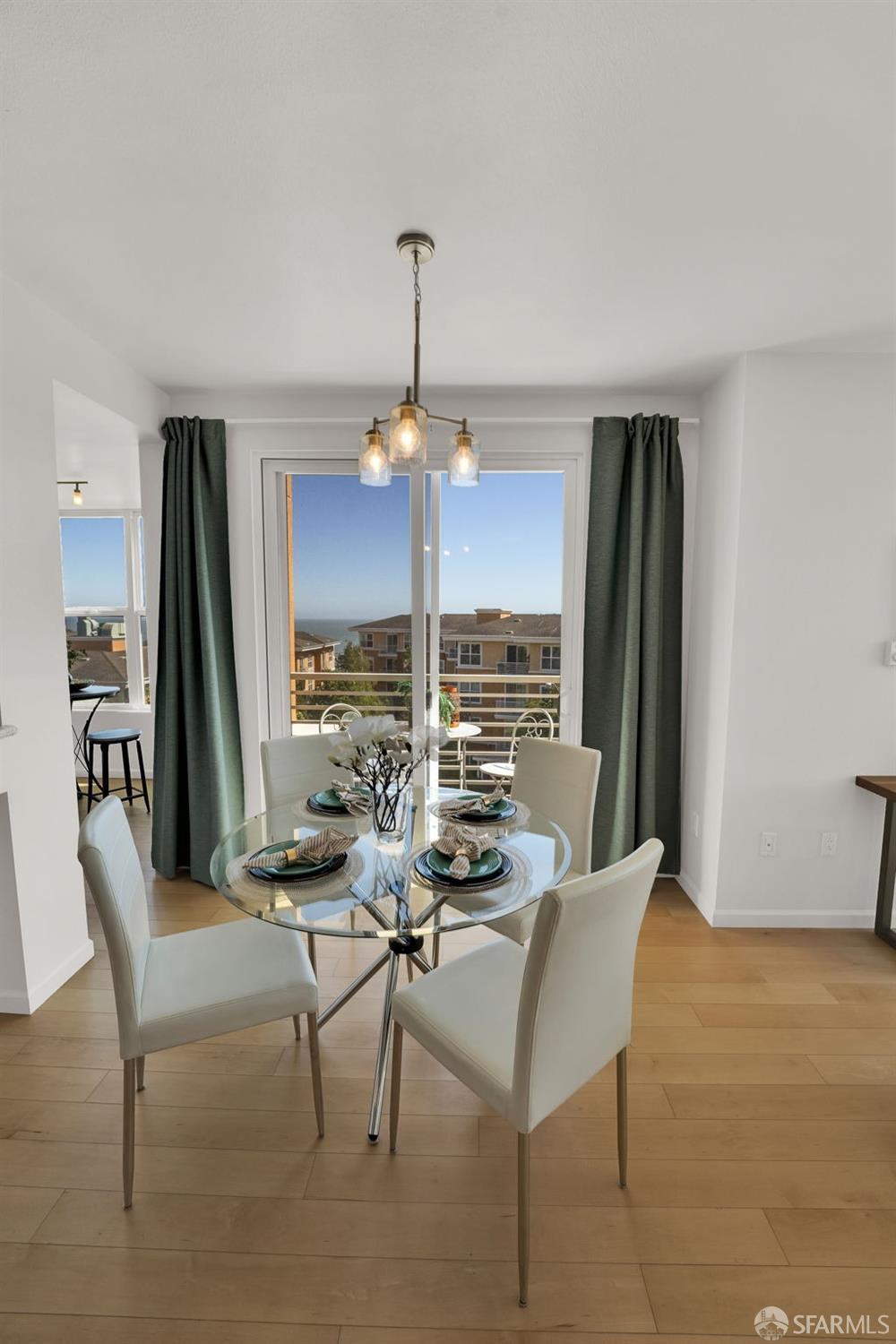 Detail Gallery Image 10 of 64 For 501 Crescent Way #5213,  San Francisco,  CA 94134 - 3 Beds | 2 Baths