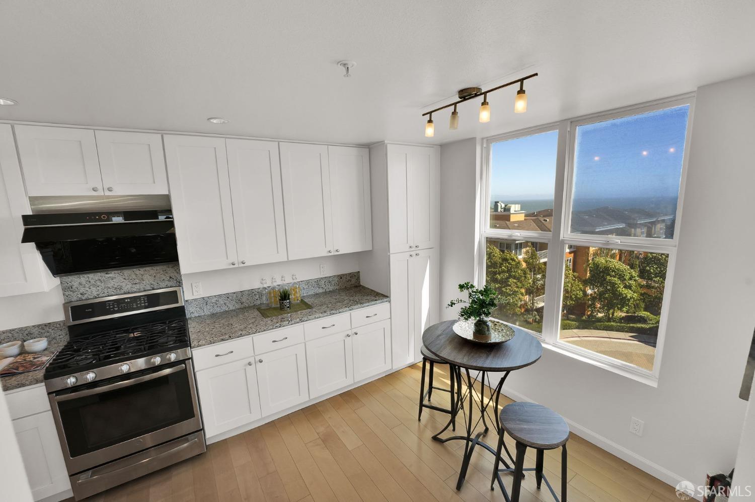 Detail Gallery Image 9 of 64 For 501 Crescent Way #5213,  San Francisco,  CA 94134 - 3 Beds | 2 Baths