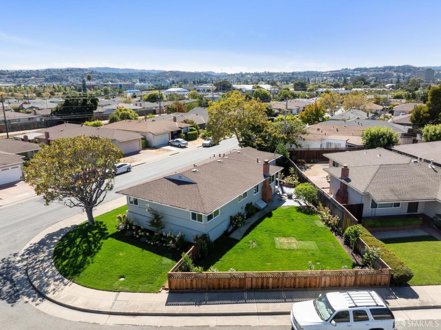 Detail Gallery Image 39 of 53 For 1059 Fiesta Dr, San Mateo,  CA 94403 - 3 Beds | 2 Baths