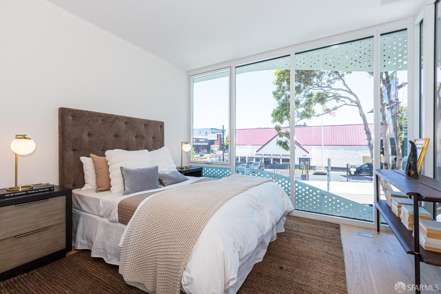 Detail Gallery Image 9 of 14 For 3131 Pierce St #101,  San Francisco,  CA 94123 - 2 Beds | 2/1 Baths