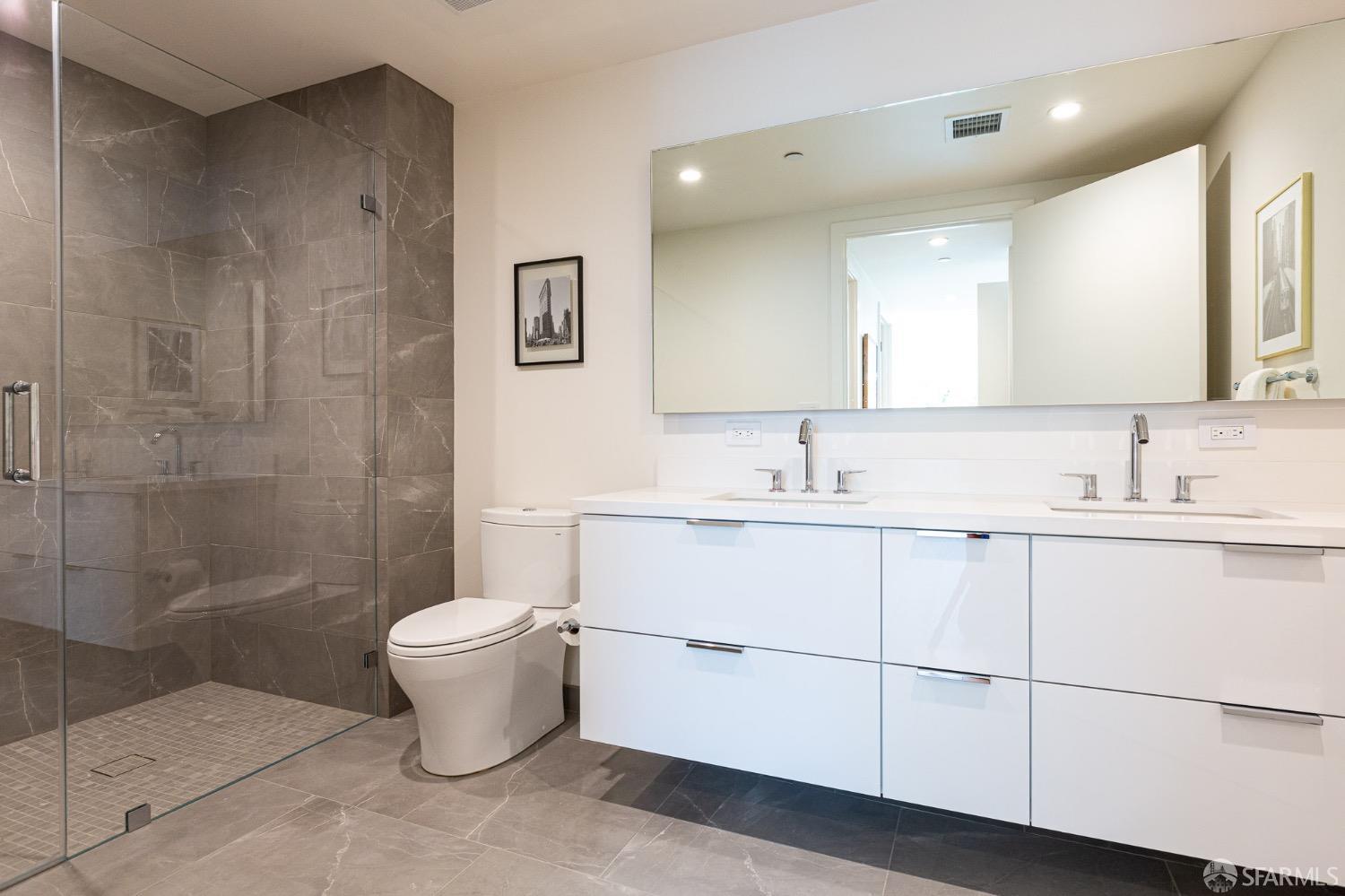 Detail Gallery Image 8 of 14 For 3131 Pierce St #101,  San Francisco,  CA 94123 - 2 Beds | 2/1 Baths