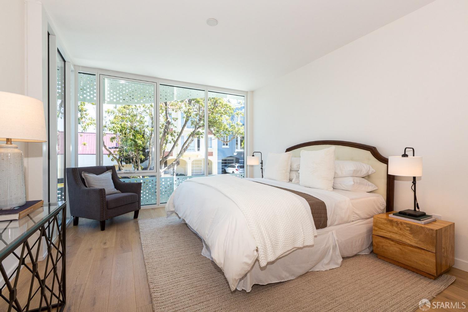 Detail Gallery Image 7 of 14 For 3131 Pierce St #101,  San Francisco,  CA 94123 - 2 Beds | 2/1 Baths