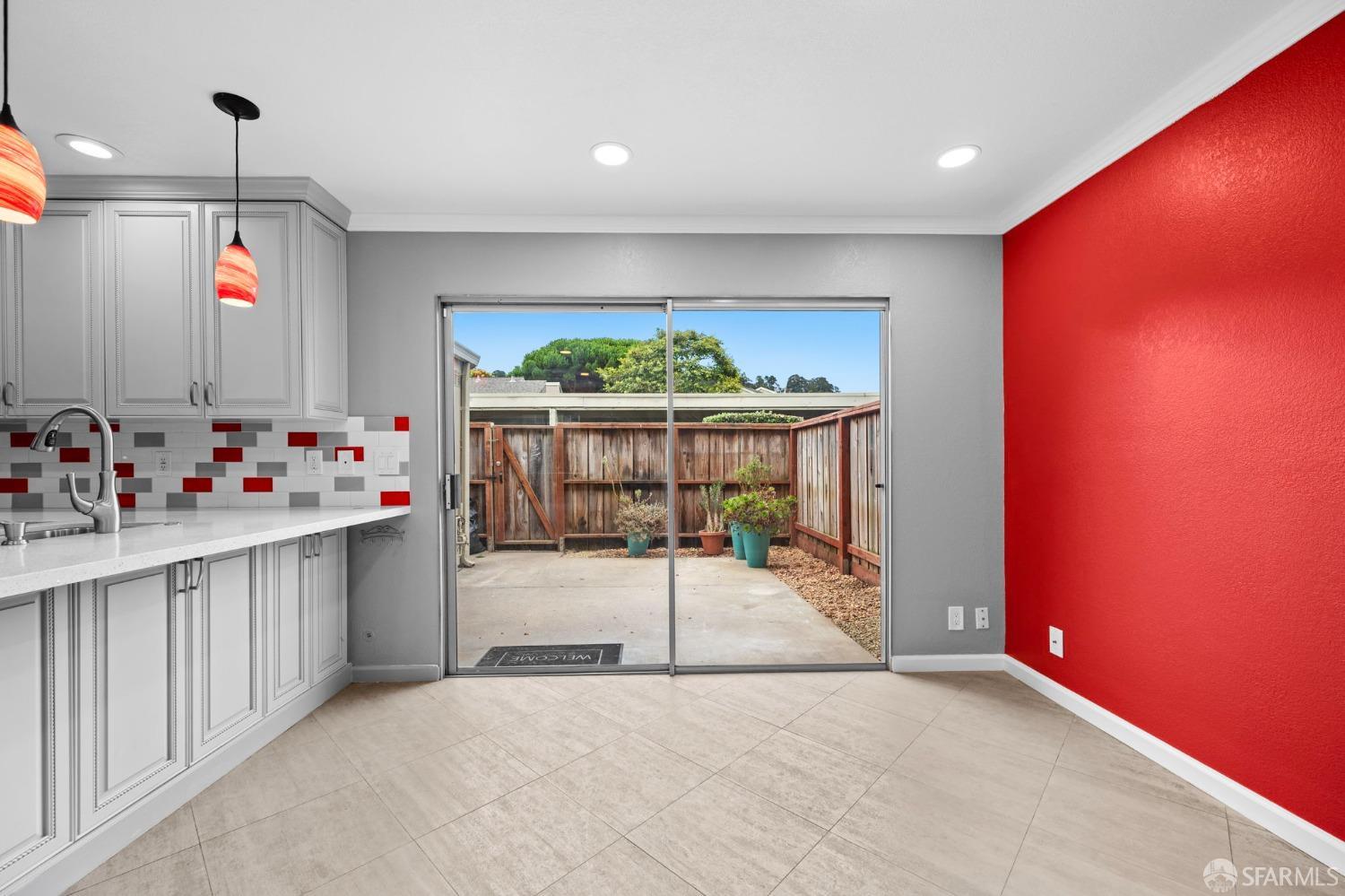 Detail Gallery Image 17 of 46 For 1269 Rosita Rd, Pacifica,  CA 94044 - 3 Beds | 2/1 Baths