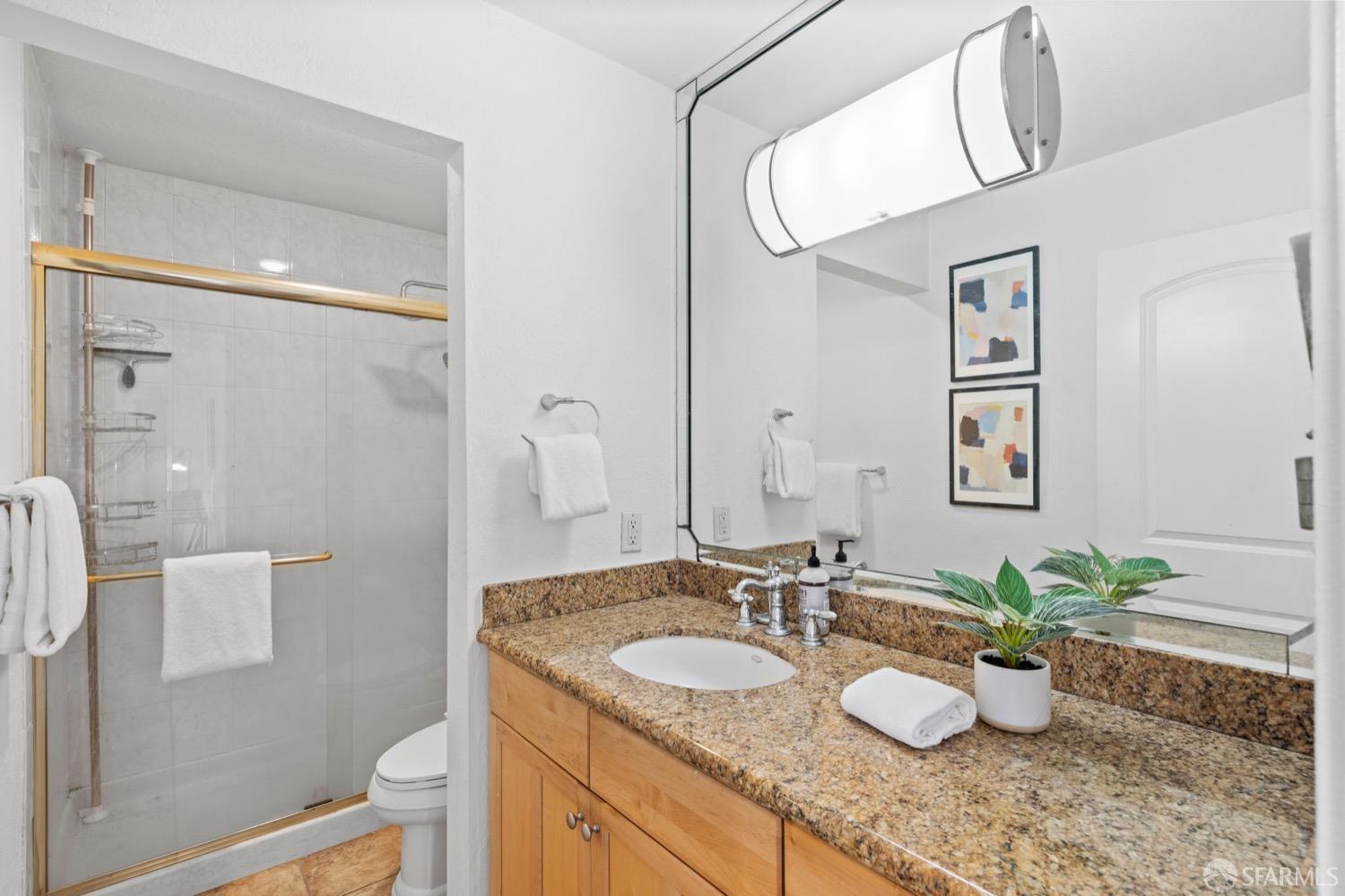 Detail Gallery Image 10 of 23 For 466 Crescent St #114,  Oakland,  CA 94610 - 3 Beds | 2 Baths