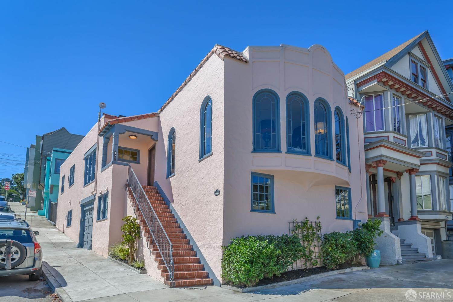 Detail Gallery Image 3 of 32 For 171 Caselli St, San Francisco,  CA 94114 - 4 Beds | 2 Baths