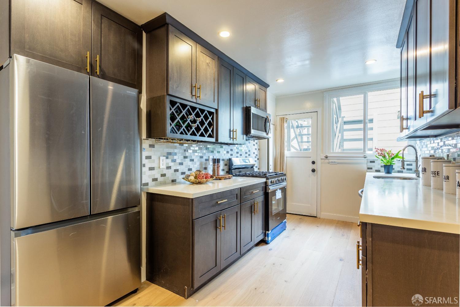 Detail Gallery Image 7 of 32 For 506 Taraval St, San Francisco,  CA 94116 - 2 Beds | 2 Baths