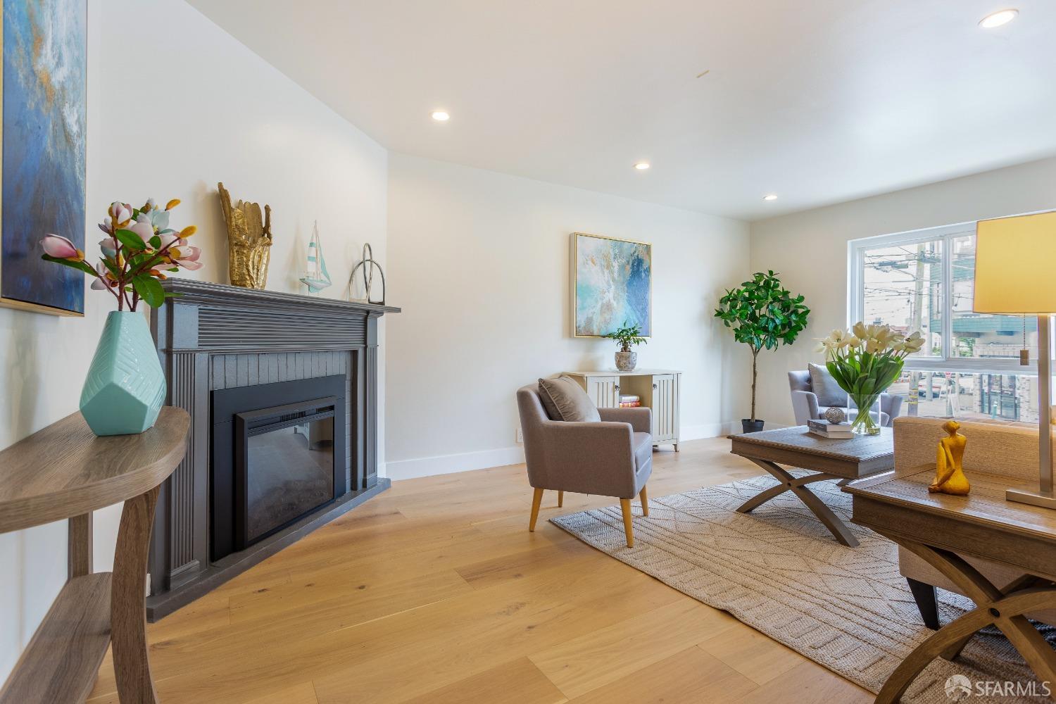 Detail Gallery Image 3 of 32 For 506 Taraval St, San Francisco,  CA 94116 - 2 Beds | 2 Baths