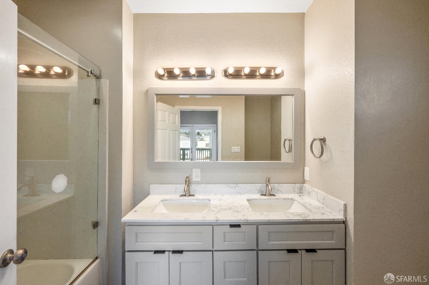 Detail Gallery Image 10 of 14 For 1436 8th Ave, Oakland,  CA 94606 - 2 Beds | 2 Baths