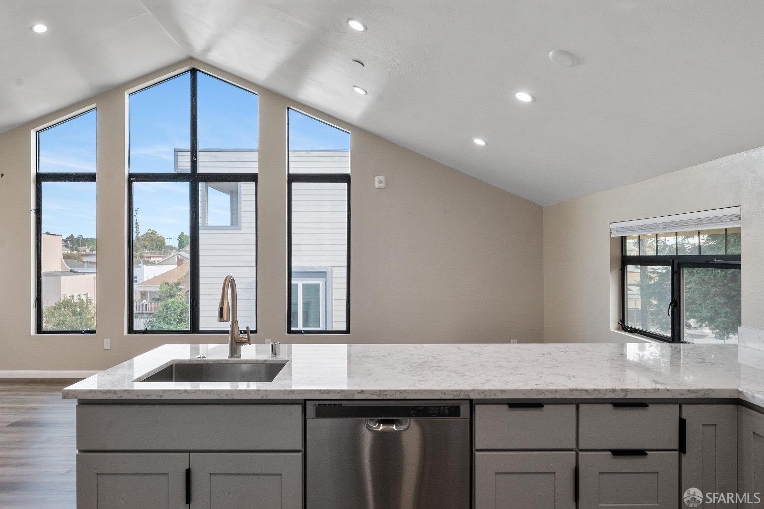 Detail Gallery Image 1 of 22 For 1434 8th Ave, Oakland,  CA 94606 - 3 Beds | 2 Baths