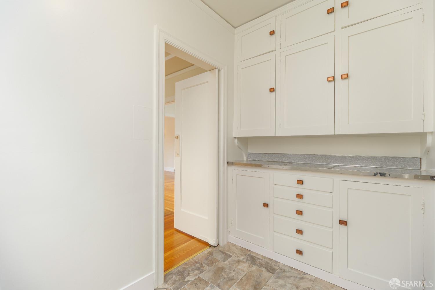 Detail Gallery Image 13 of 46 For 160 Avila St, San Francisco,  CA 94123 - 3 Beds | 1 Baths